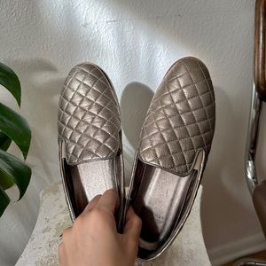 Johnston & Murphy Metallic Loafers 🩶💛